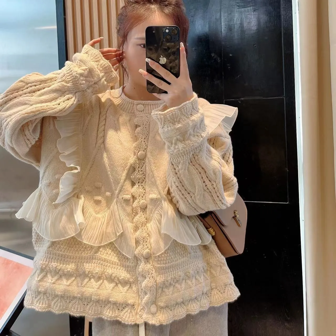Heavy sweater women's autumn and winter new design sense stitching lace soft waxy knit cardigan coat
Heavy sweater women's autumn and winter new design sense stitching lace soft waxy knit cardigan coat