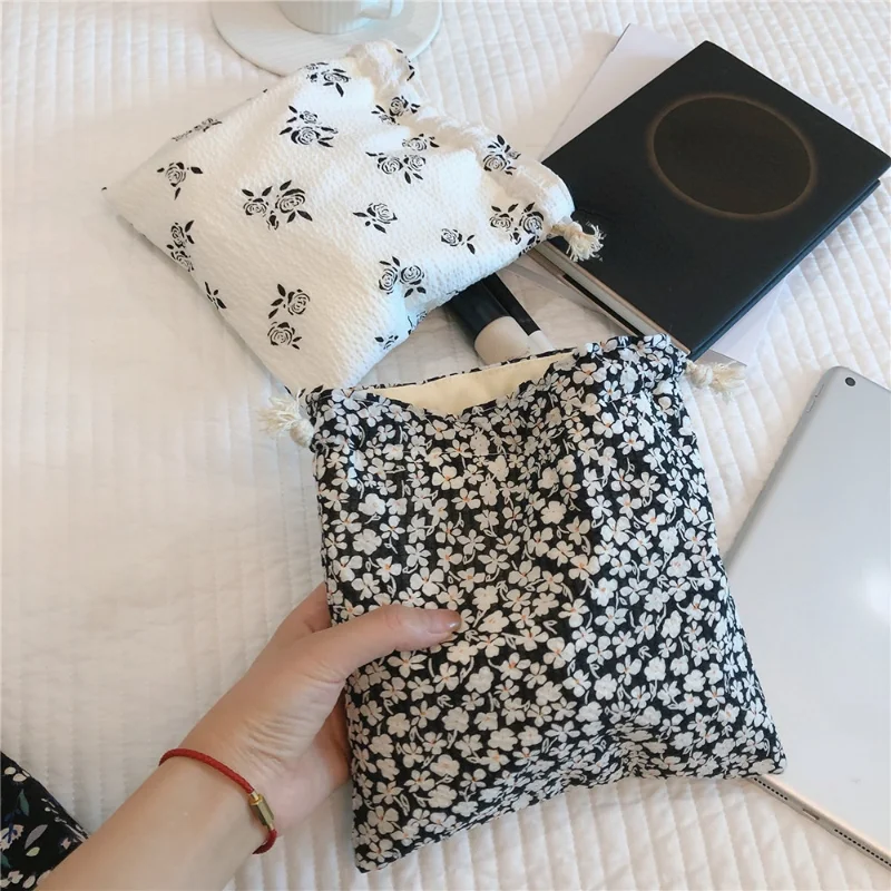 Travel Cosmetic Organizer Drawstring Bag Flower Sanitary Napkins Lipstick Makeup Organizer Bags Travel Storage Pouch Bags
Travel Cosmetic Organizer Drawstring Bag Flower Sanitary Napkins Lipstick Makeup Organizer Bags Travel Storage Pouch Bags