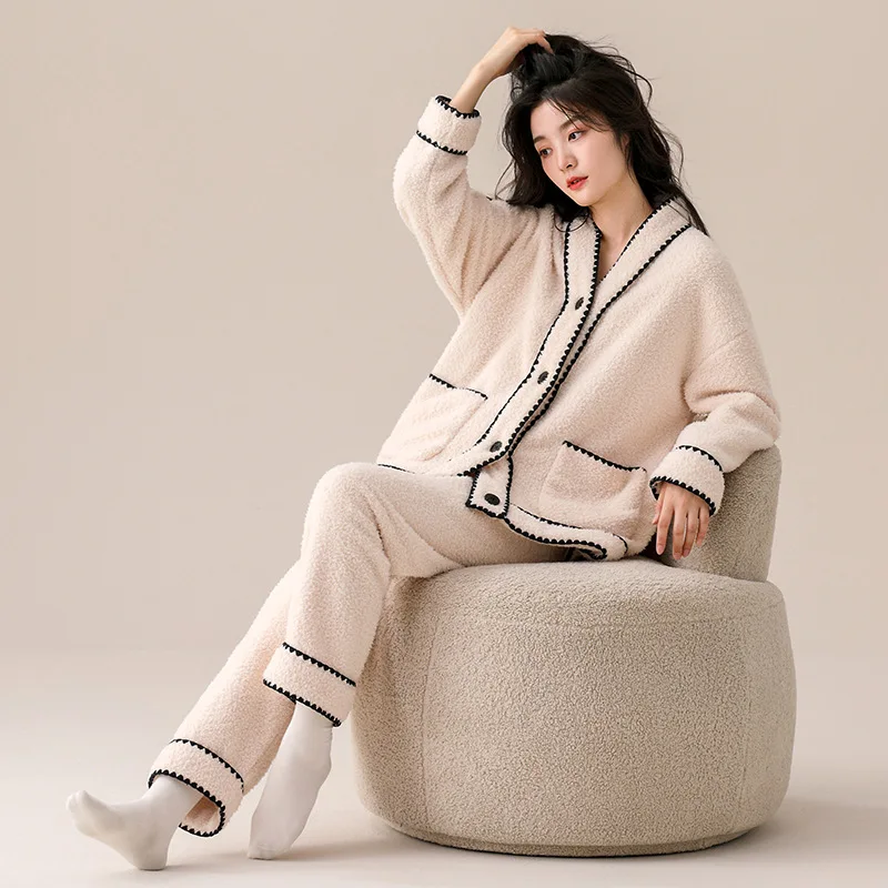 Бархатная Пижама кораллового цвета для женщин на зиму утепленная и плюшевая осень и зима Повседневная фланелевая Домашняя одежда теплый костюм 
Бархатная Пижама кораллового цвета для женщин на зиму утепленная и плюшевая осень и зима Повседневная фланелевая Домашняя одежда теплый костюм