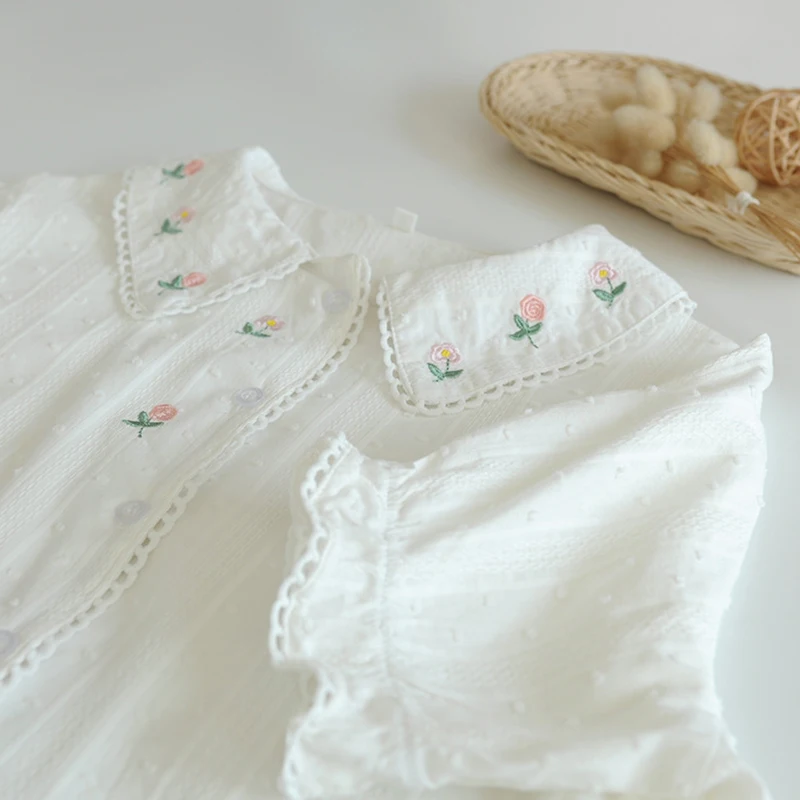 Summer New Sweet Flower Embroidery Lace Short-sleeved Shirt Women Clothing Ruffles Single Breasted Blouse Tops U438
Summer New Sweet Flower Embroidery Lace Short-sleeved Shirt Women Clothing Ruffles Single Breasted Blouse Tops U438