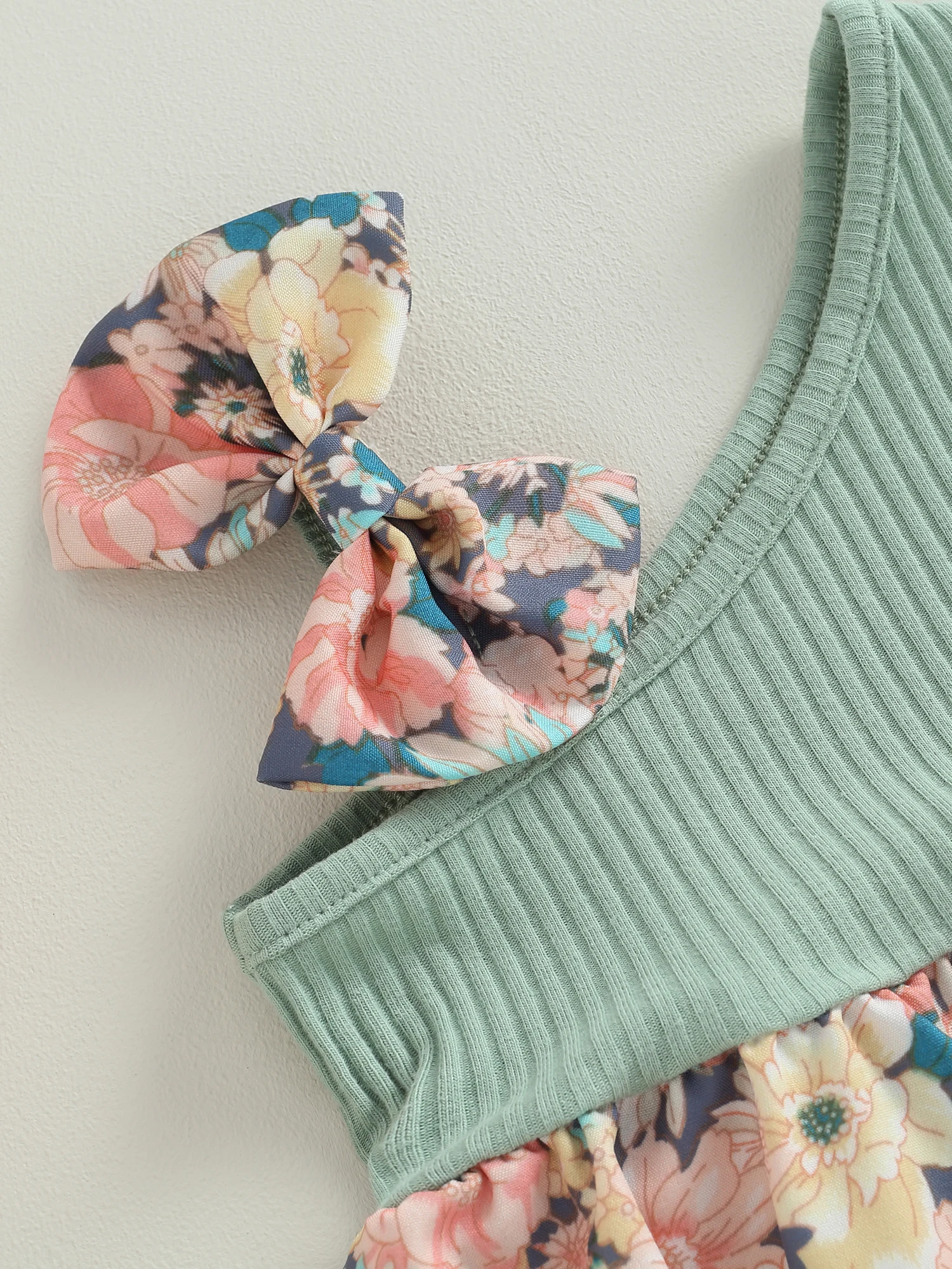 Newborn Baby Girl Summer Romper Set Sleeveless Spaghetti Strap Floral Print Romper with Headband (O-Green 0-3 Months)
Newborn Baby Girl Summer Romper Set Sleeveless Spaghetti Strap Floral Print Romper with Headband (O-Green 0-3 Months)