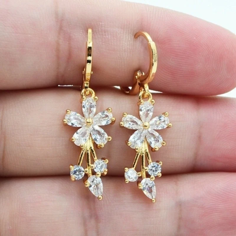 Luxury Gold Plated Copper Inlaid Boutique Earrings Purple Zircon Classic Petal Hook Earrings Women Gift
Luxury Gold Plated Copper Inlaid Boutique Earrings Purple Zircon Classic Petal Hook Earrings Women Gift
