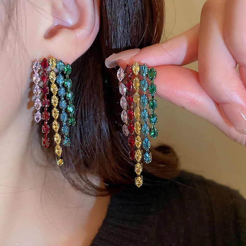 Luxury Women's Earrings Full Zircon Fringe Hanging Crystal Dangle Earrings Shiny Wedding Statement Party Jewelry 2023 New
Luxury Women's Earrings Full Zircon Fringe Hanging Crystal Dangle Earrings Shiny Wedding Statement Party Jewelry 2023 New