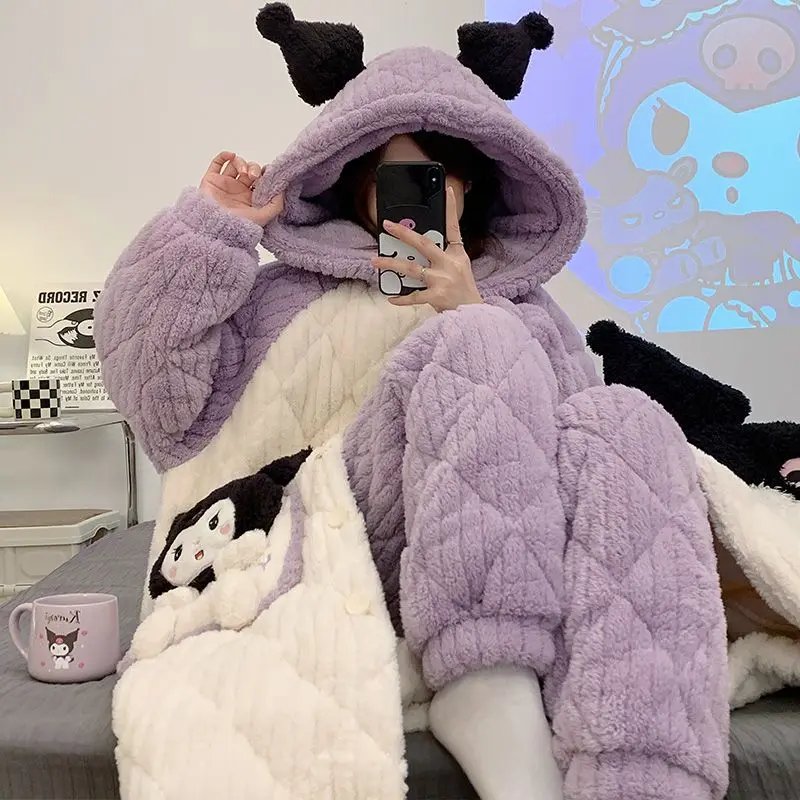 Зимняя Пижама Sanrio Kuromi Kawaii, Женский хлопковый Халат с капюшоном на застежке, утепленный и мягкий длинный до колена, домашняя одежда для студентов
Зимняя Пижама Sanrio Kuromi Kawaii, Женский хлопковый Халат с капюшоном на застежке, утепленный и мягкий длинный до колена, домашняя одежда для студентов