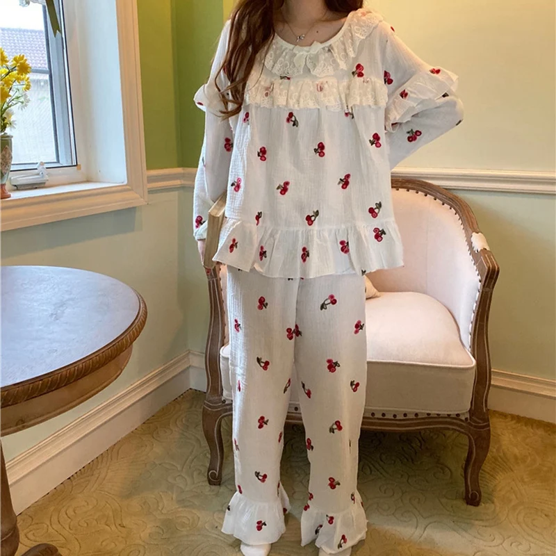 Chic Women Sweet Pajamas Suits Long Sleeves Strawberries Ruffles Fashion Sleepwear Loose Long Pants
Chic Women Sweet Pajamas Suits Long Sleeves Strawberries Ruffles Fashion Sleepwear Loose Long Pants