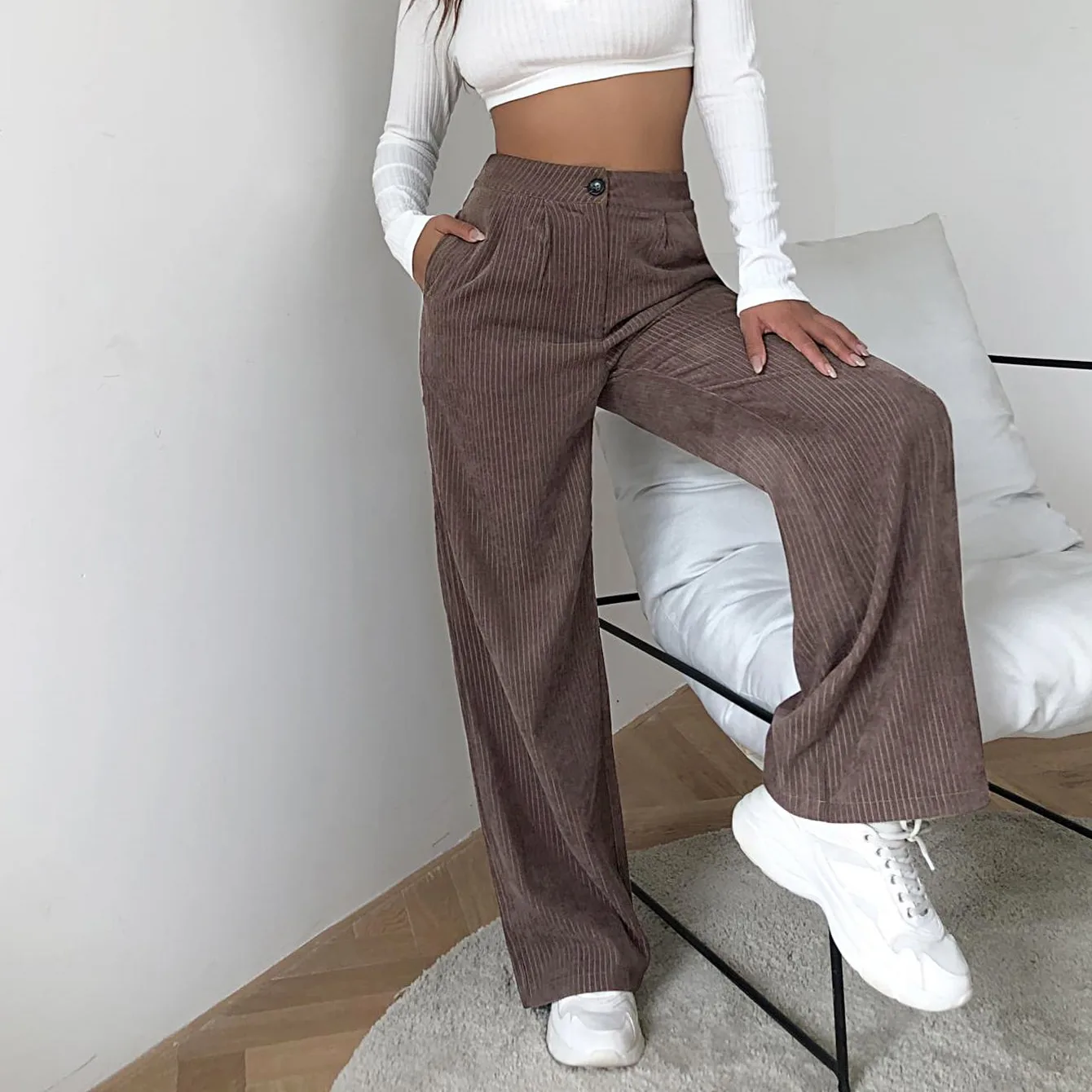 Women Corduroy Straight Wide-leg Pants Solid Color High-waisted Baggy Trousers with Pocket for Fall Winter Y2k Streetwear
Women Corduroy Straight Wide-leg Pants Solid Color High-waisted Baggy Trousers with Pocket for Fall Winter Y2k Streetwear