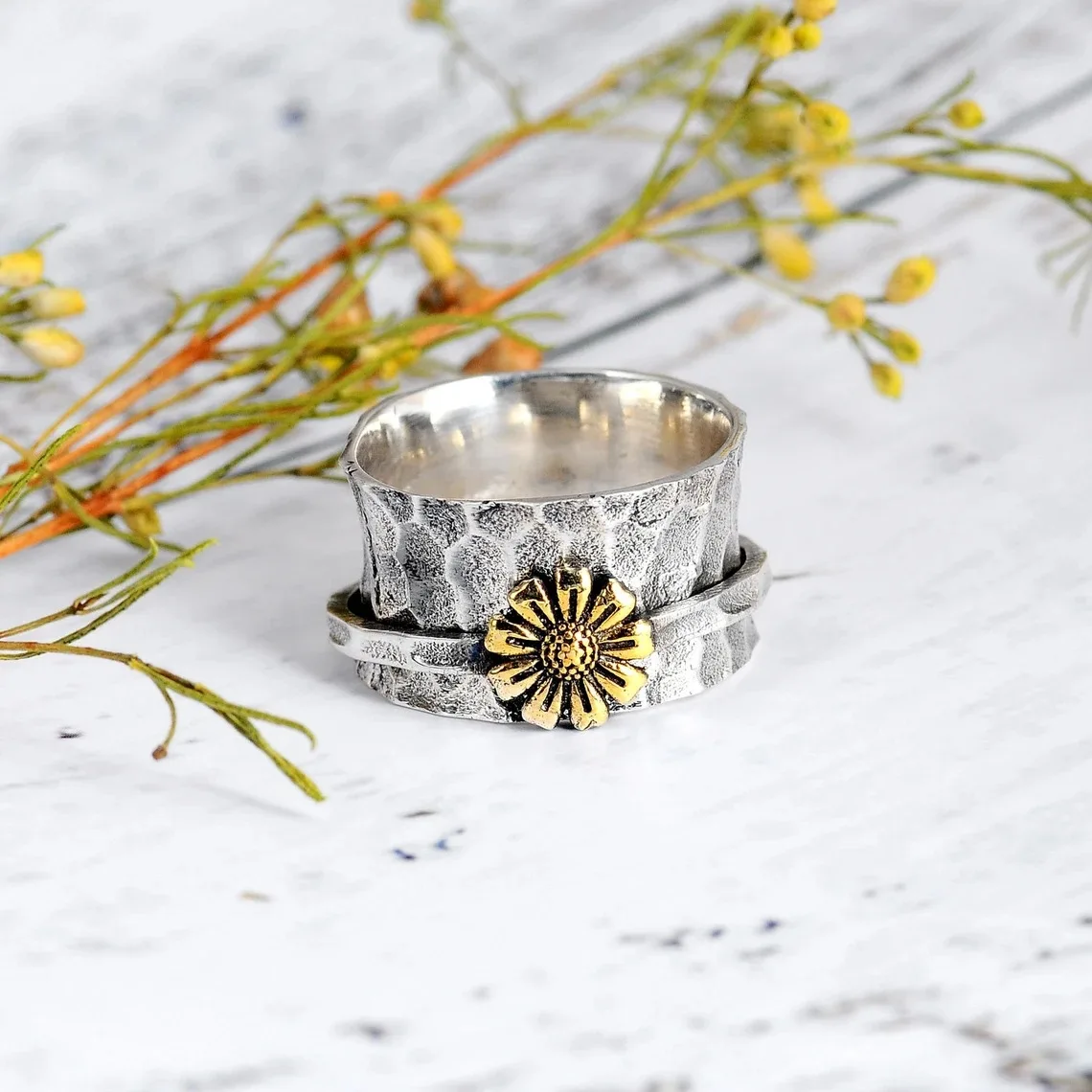 Jisensp Vintage Design Anti Stress Spinner Rings for Women Silver Daisy Flower Anxiety Rotating Ring Female Party Jewelry Gifts
Jisensp Vintage Design Anti Stress Spinner Rings for Women Silver Daisy Flower Anxiety Rotating Ring Female Party Jewelry Gifts