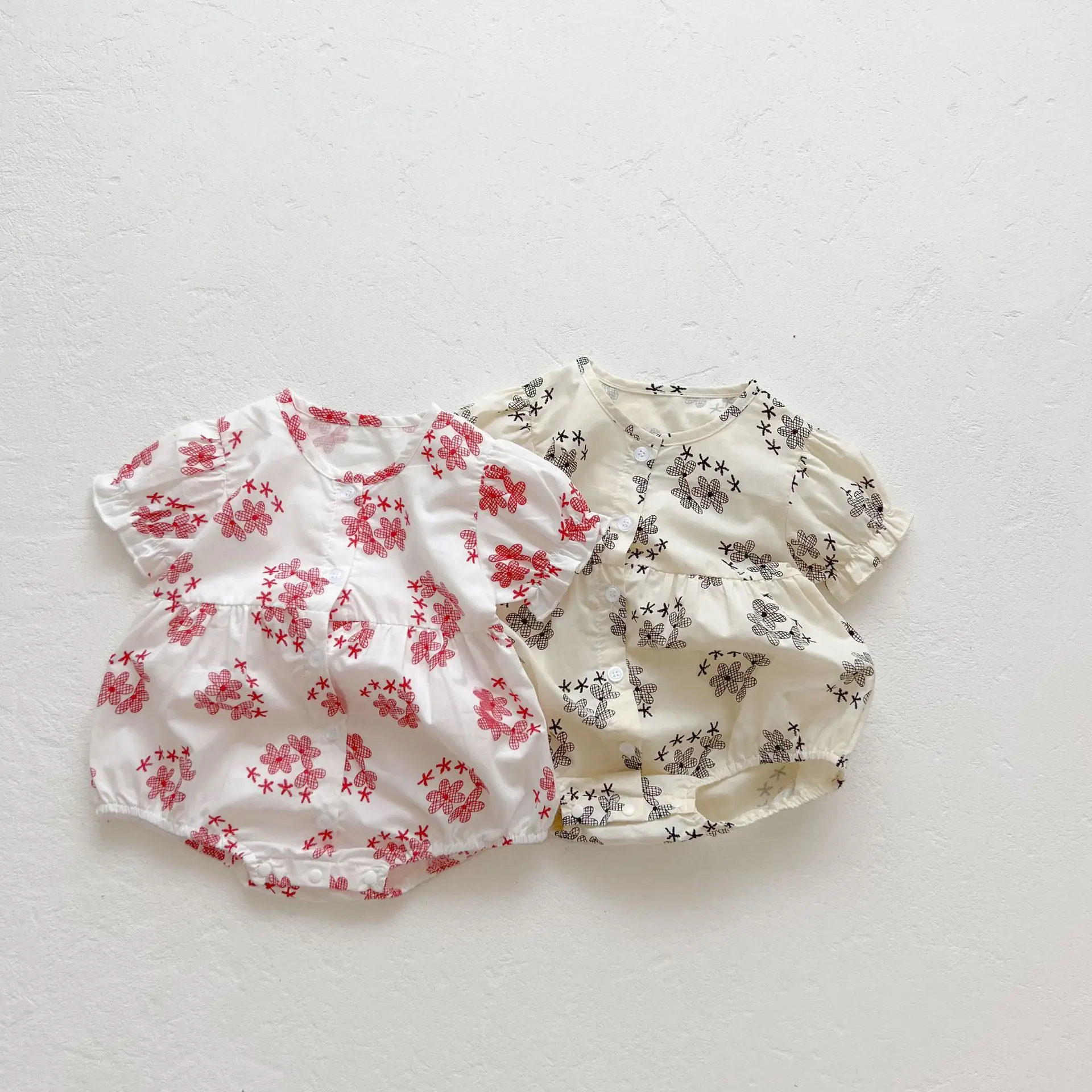 Baby clothes summer clothes new baby girl jumpsuit broken flower puff sleeve bag fart romper newborn romper
Baby clothes summer clothes new baby girl jumpsuit broken flower puff sleeve bag fart romper newborn romper