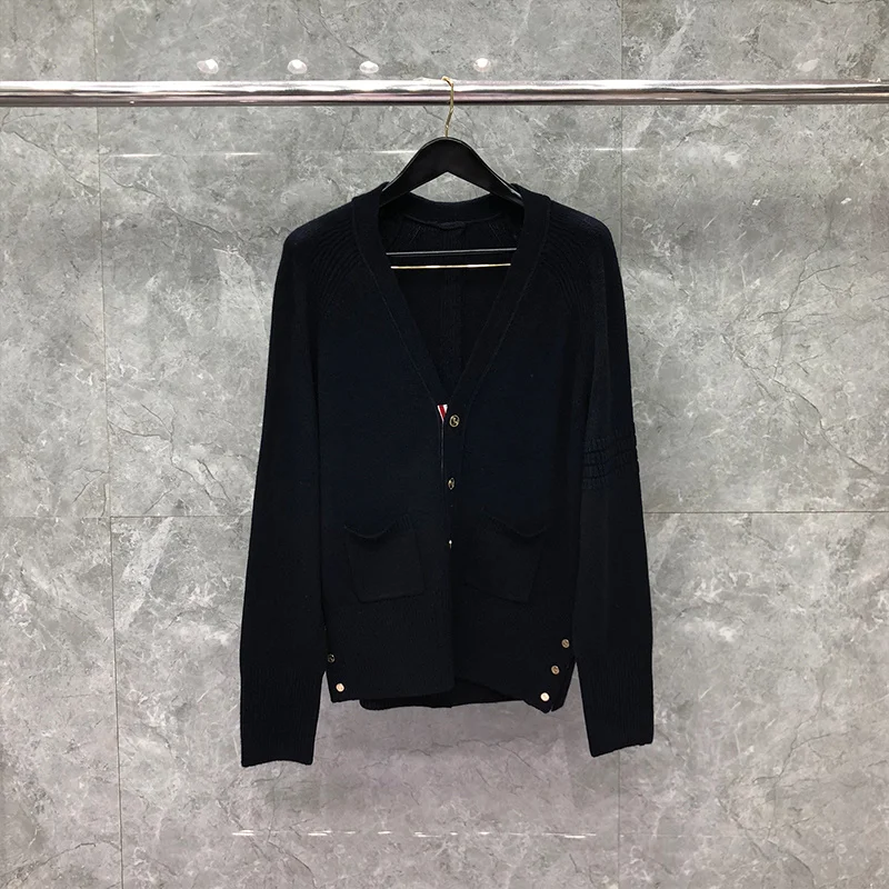 Свитера THOM, повседневное пальто на весну и осень, тонкий акриловый облегающий кардиган, одежда с пуговицами на спине 
Свитера THOM, повседневное пальто на весну и осень, тонкий акриловый облегающий кардиган, одежда с пуговицами на спине