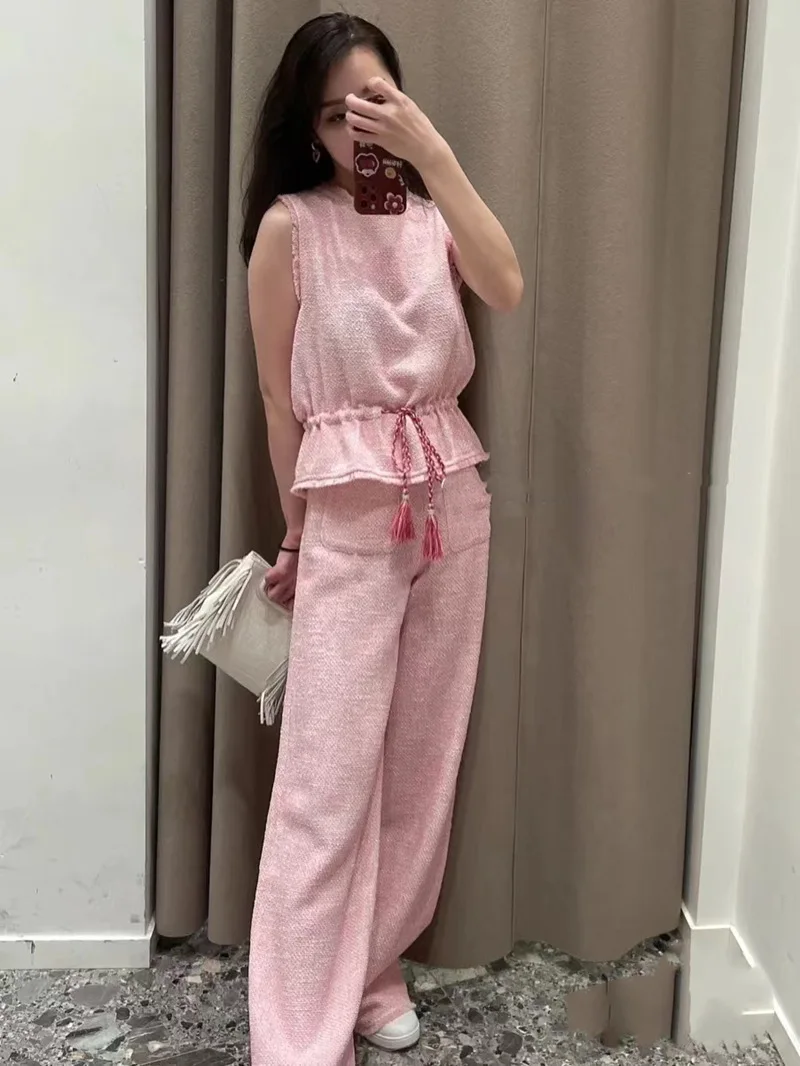 2022 women's pink two-piece set sleeveless lace-up top with trendy high waist trousers french brand style elegant suit
2022 women's pink two-piece set sleeveless lace-up top with trendy high waist trousers french brand style elegant suit
