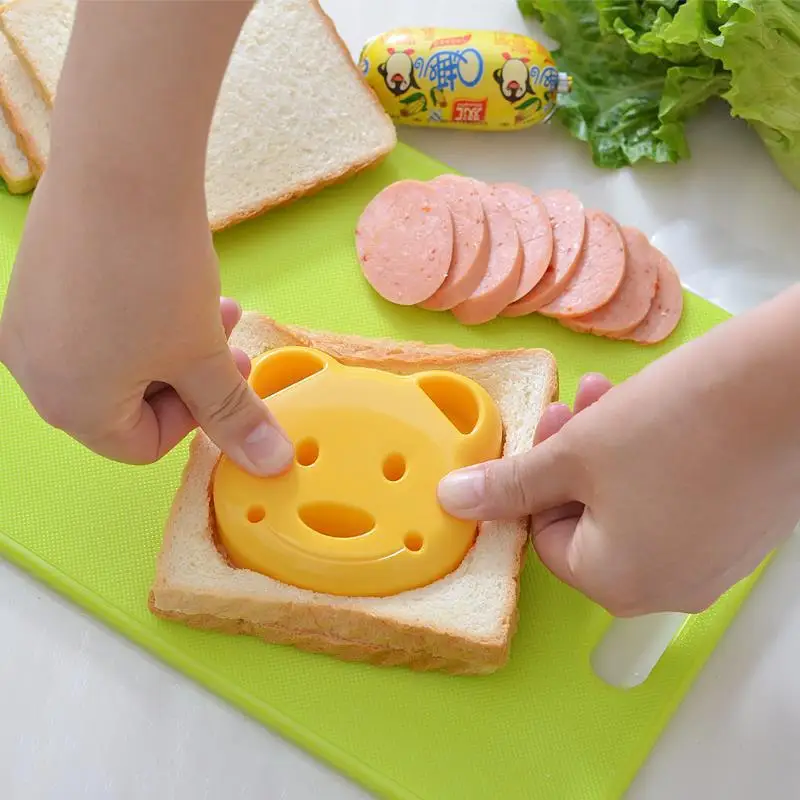 Creative and cute bento bread cutting DIY children cartoon bear sandwich rice ball model
Creative and cute bento bread cutting DIY children cartoon bear sandwich rice ball model