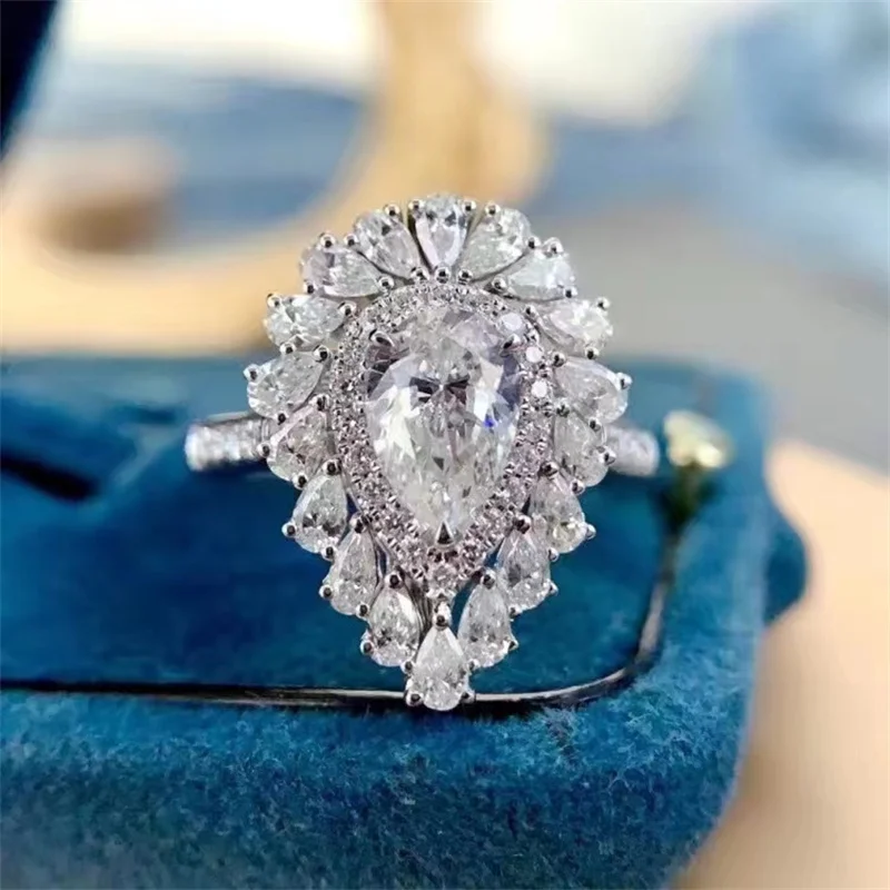European and American Fashion Simple Luxury Water Drop Inlaid White Diamond Women's Ring Style Girl Engagement Accessories
European and American Fashion Simple Luxury Water Drop Inlaid White Diamond Women's Ring Style Girl Engagement Accessories