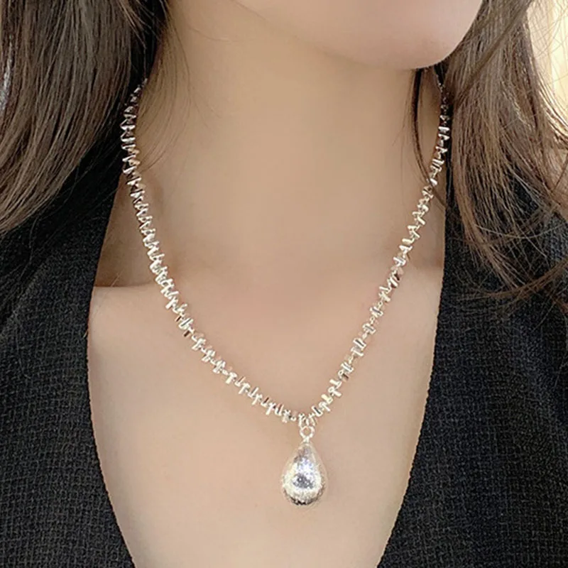 Retro Water Drop Pearl Pendant Necklace Geometric Korean Fashion Y2K Jewelry Accessories for Women
Retro Water Drop Pearl Pendant Necklace Geometric Korean Fashion Y2K Jewelry Accessories for Women