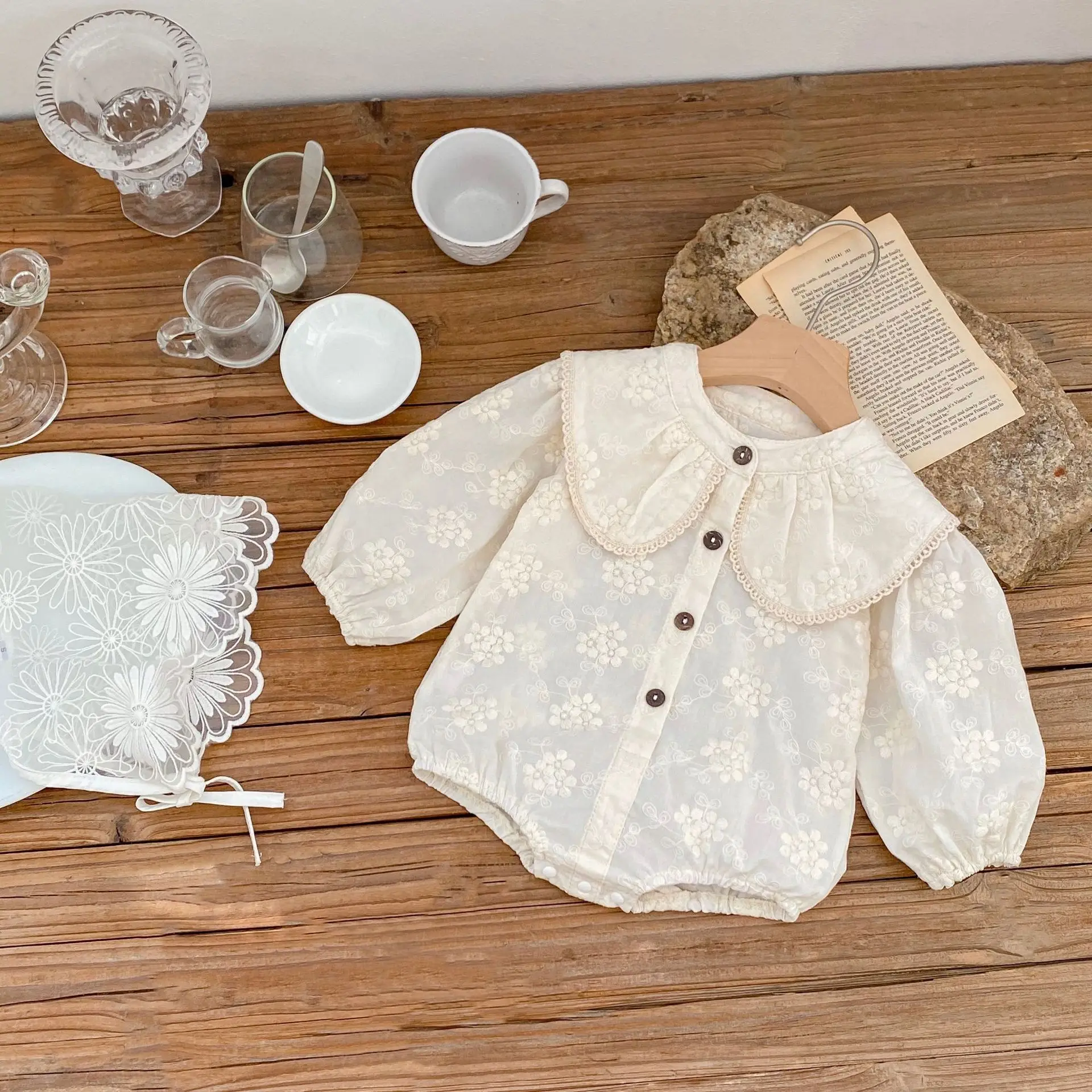 Bodysuits Autumn Season New Cotton Girl Baby Flower Embroidery Long Sleeved Loose Fitting Lotus Leaf Collar Children
Bodysuits Autumn Season New Cotton Girl Baby Flower Embroidery Long Sleeved Loose Fitting Lotus Leaf Collar Children