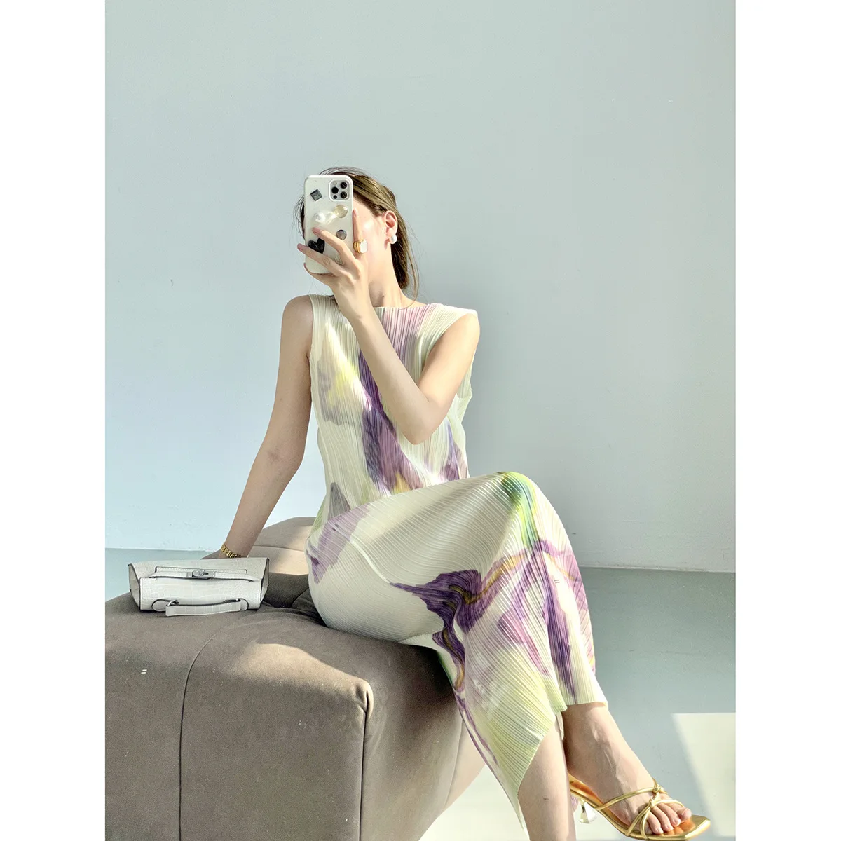 Miyake Pleat 2023 Summer New French Oil Painting Print Senior Sense of Sleeveless Dress Temperament Elegant Long Dress Clothing
Miyake Pleat 2023 Summer New French Oil Painting Print Senior Sense of Sleeveless Dress Temperament Elegant Long Dress Clothing