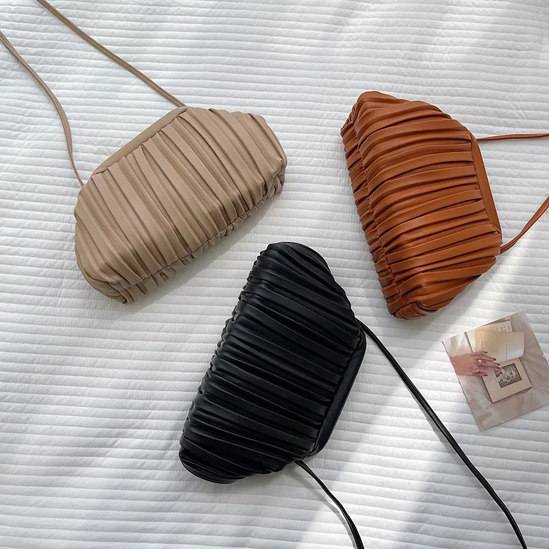 2022 Fashion Niche Retro One-Shoulder Messenger Bag Pleated Soft Surface Clip Dumpling Bag Pleated Cloud Bag
2022 Fashion Niche Retro One-Shoulder Messenger Bag Pleated Soft Surface Clip Dumpling Bag Pleated Cloud Bag