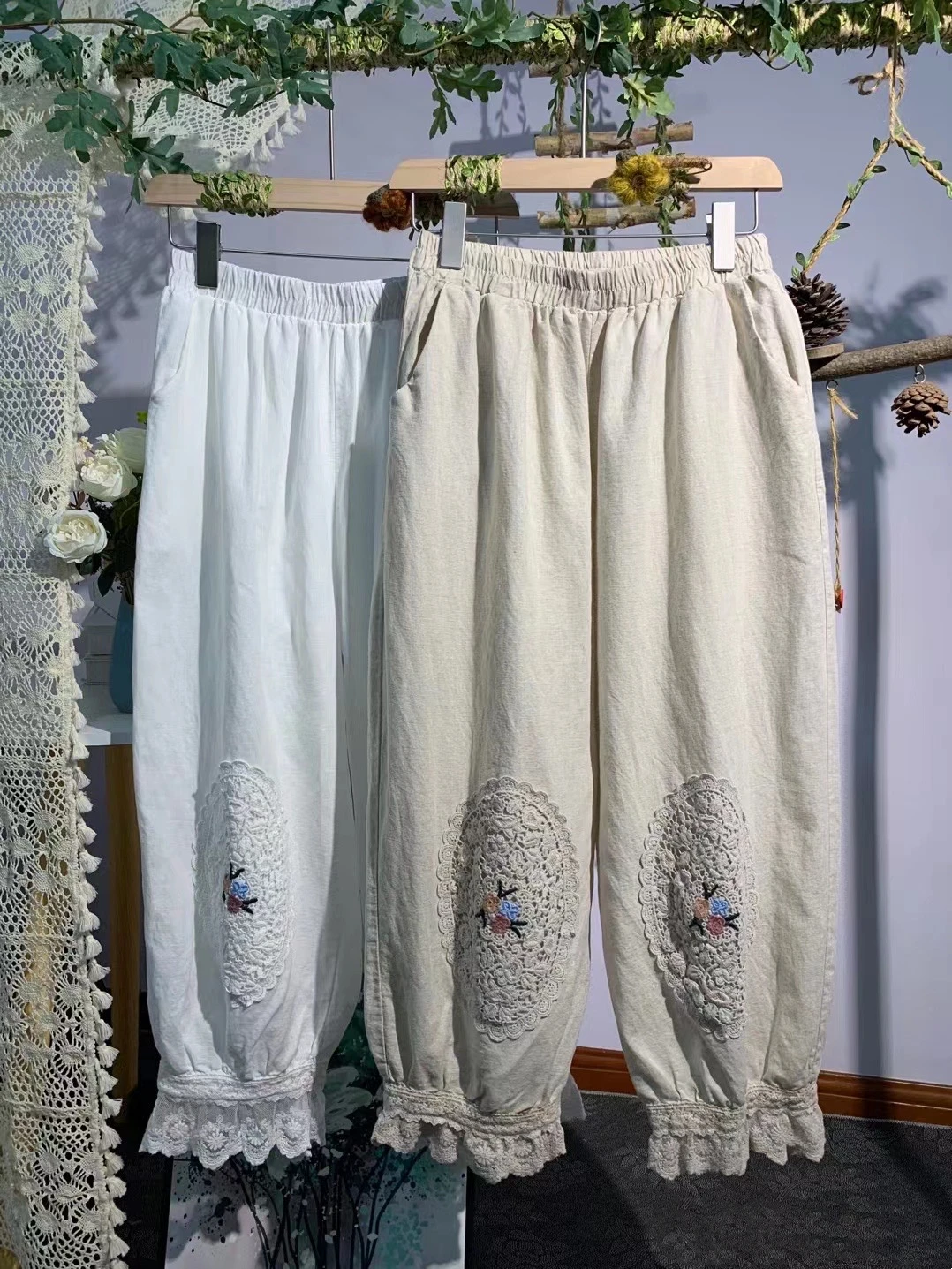 Mori Girl Vintage Embroidery Lace Collage Cotton Linen Bloomers Summer New Sweet All-match Ankle-length Trousers Casual Pants
Mori Girl Vintage Embroidery Lace Collage Cotton Linen Bloomers Summer New Sweet All-match Ankle-length Trousers Casual Pants