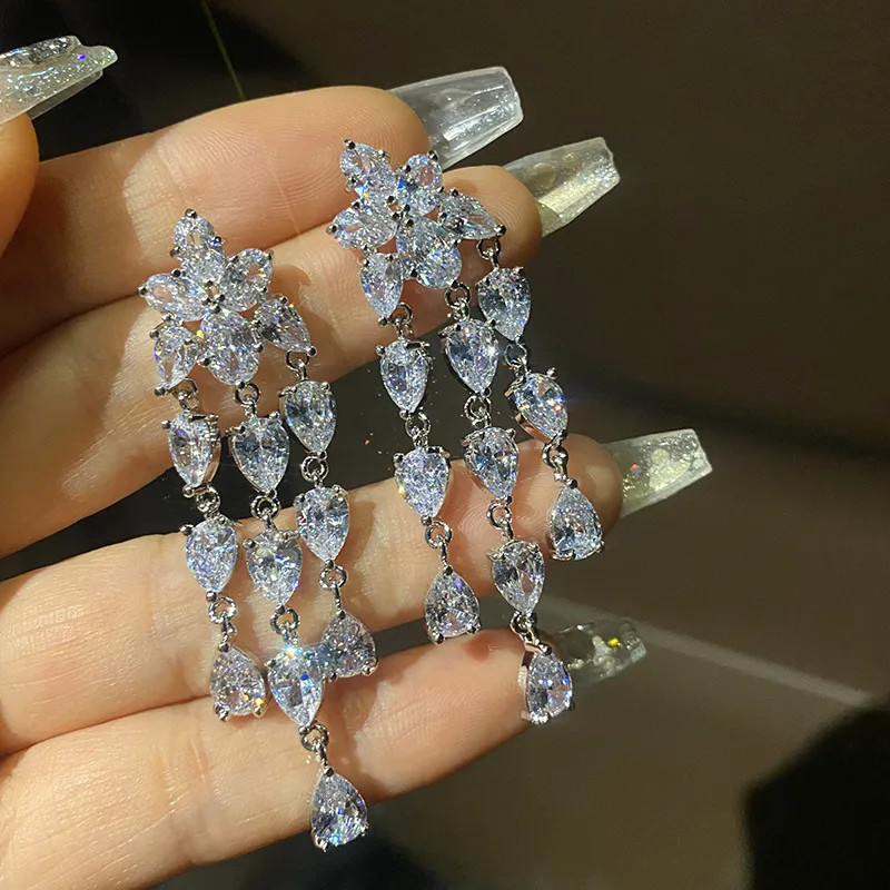 Retro Water Droplet Flower Tassel Transparent Crystal Earrings Women Jewelry Luxurious Wedding Dresse Accessory Stranger Things
Retro Water Droplet Flower Tassel Transparent Crystal Earrings Women Jewelry Luxurious Wedding Dresse Accessory Stranger Things