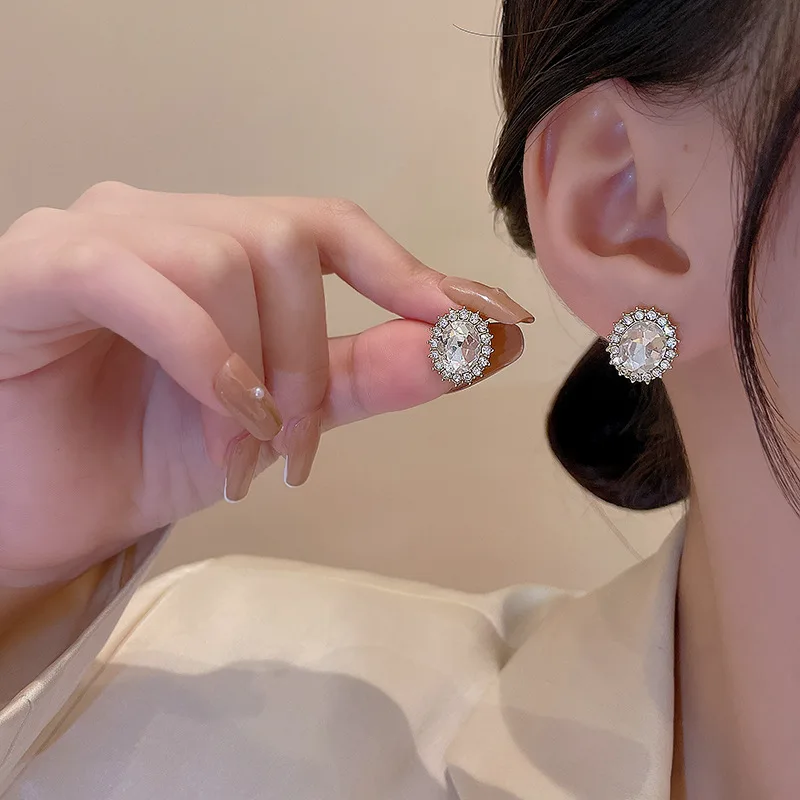 Silver Needle Rhinestone Advanced Design Earrings Tide with Exquisite Geometric Earrings 2021 Office Earrings for women Wedding
Silver Needle Rhinestone Advanced Design Earrings Tide with Exquisite Geometric Earrings 2021 Office Earrings for women Wedding