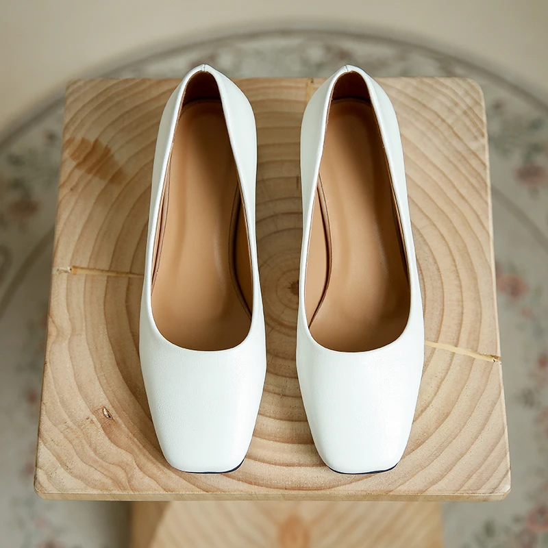 Single Shoes 2022 Spring and Autumn New Women Korean Version Simple Square Toe Shallow Mouth Thick Heel Women's Fashion Shoes
Single Shoes 2022 Spring and Autumn New Women Korean Version Simple Square Toe Shallow Mouth Thick Heel Women's Fashion Shoes