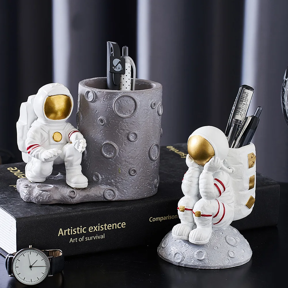 Creative Pen Holder Modern Style Resin Sculpture Astronaut Character Model Figurines Nordic Home Decor Office Desk Accessories
Creative Pen Holder Modern Style Resin Sculpture Astronaut Character Model Figurines Nordic Home Decor Office Desk Accessories