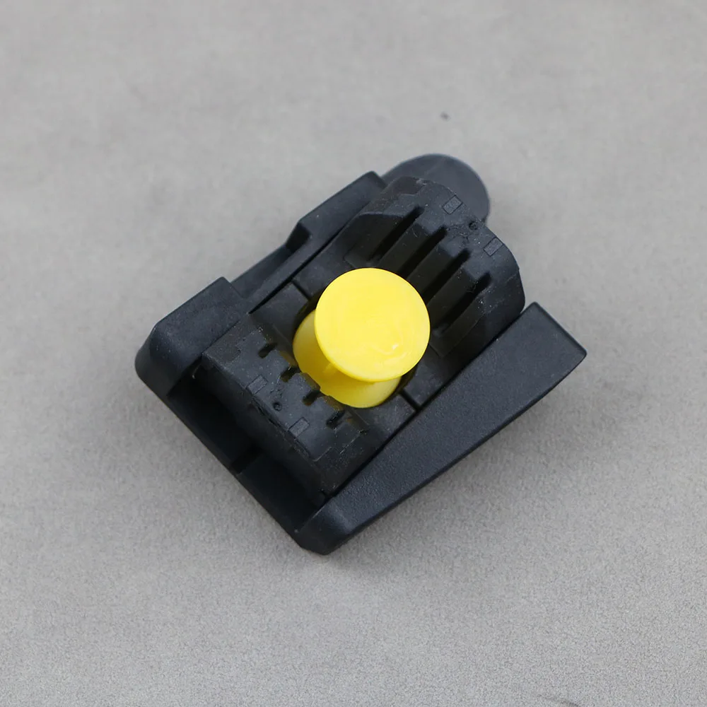 31457732 Rear Liftgate Lock Striker Plate Tailgate Trunk Lid Buffer Left Genuine For Volvo XC90 2016-2023 31395623
31457732 Rear Liftgate Lock Striker Plate Tailgate Trunk Lid Buffer Left Genuine For Volvo XC90 2016-2023 31395623