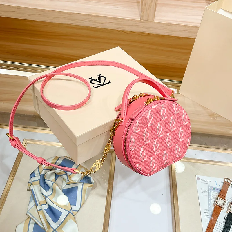 New 2022 Women's Bags, One Shoulder, Crossbody, Hand Plaid Handbag, Round Cake Bag, Small Round Bag
New 2022 Women's Bags, One Shoulder, Crossbody, Hand Plaid Handbag, Round Cake Bag, Small Round Bag