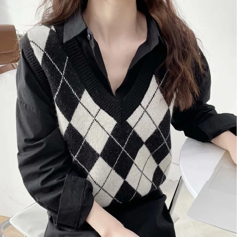 Vintage Y2K Crop Top Argyle Sweater Vest V Neck Sleeveless Tank Jumper Preppy Style Plaid Knitted Pullover Autumn Winter Clothes
Vintage Y2K Crop Top Argyle Sweater Vest V Neck Sleeveless Tank Jumper Preppy Style Plaid Knitted Pullover Autumn Winter Clothes