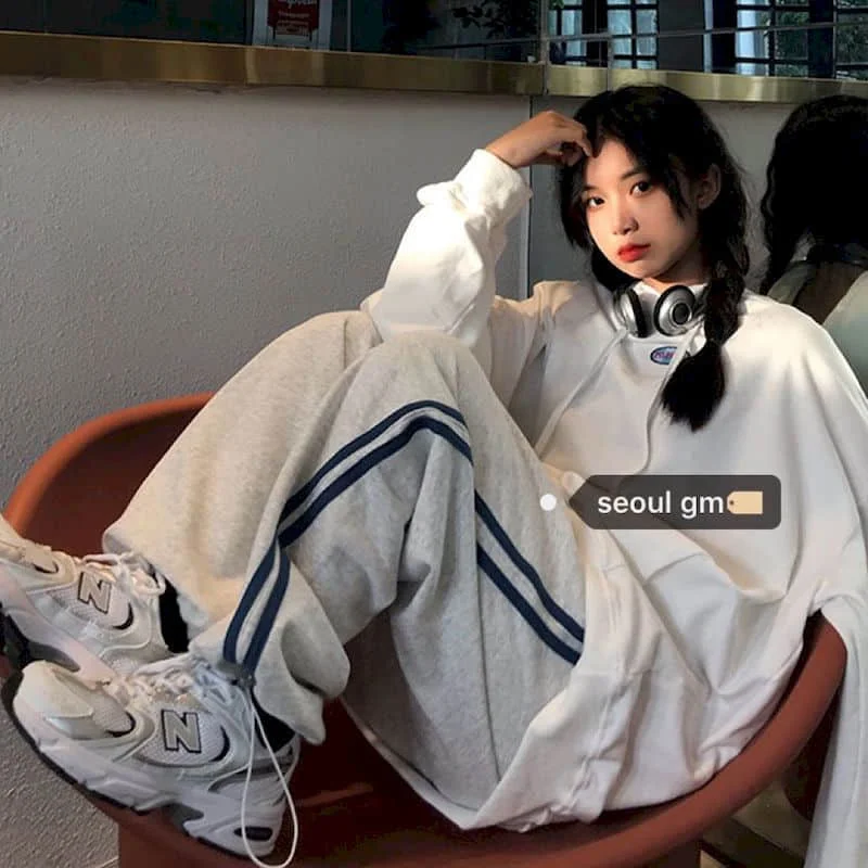 Hip Spring/summer Chic Hop Casual Women Men Style Streetwear Sweatpants 2022 Trousers Pant Sports Korean Straight Loose Clothing
Hip Spring/summer Chic Hop Casual Women Men Style Streetwear Sweatpants 2022 Trousers Pant Sports Korean Straight Loose Clothing