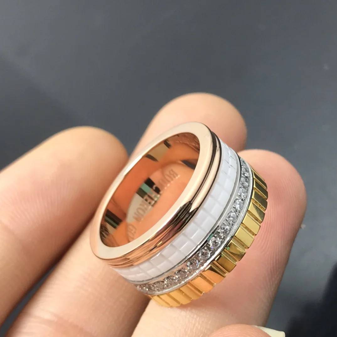 European Luxury Jewelry 925 Sterling Silver Zircon Gear Rotating Ceramic Ring For Men and Women Party Fashion Top Brand
European Luxury Jewelry 925 Sterling Silver Zircon Gear Rotating Ceramic Ring For Men and Women Party Fashion Top Brand