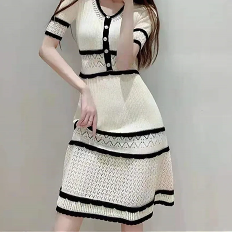 Fashion Spring and Summer New Elegant Women's Wear Corrugated Color Matching Hook Flower Hollow Out Knitted Casual Dress
Fashion Spring and Summer New Elegant Women's Wear Corrugated Color Matching Hook Flower Hollow Out Knitted Casual Dress