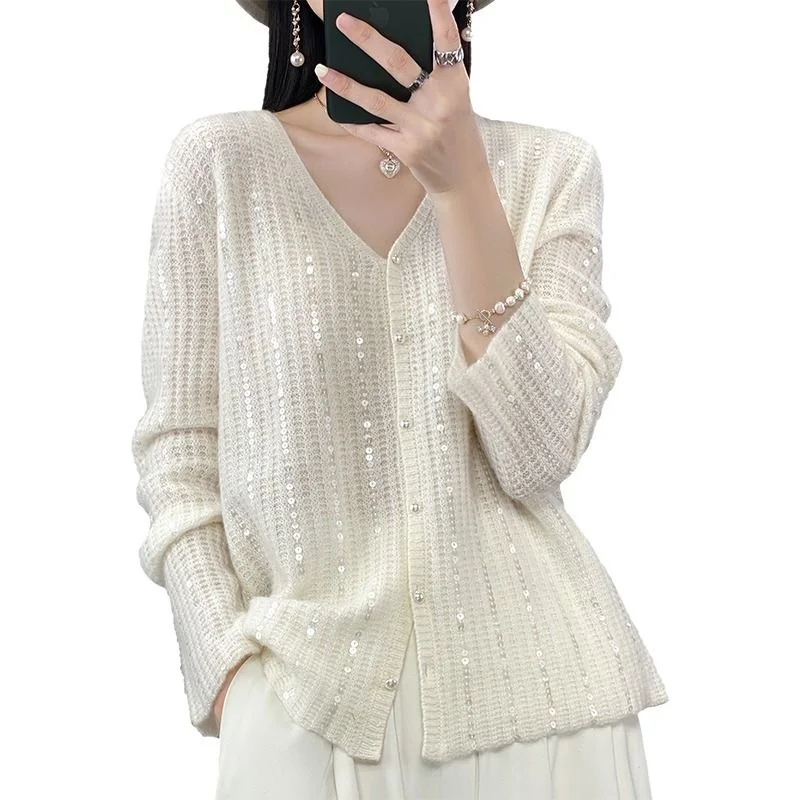 2023 Autumn Women's Sweater Cardigan Coat V-neck Sequin Pearl Button Solid Knitted Sweater Coat Top Korean Fashion S-2XL
2023 Autumn Women's Sweater Cardigan Coat V-neck Sequin Pearl Button Solid Knitted Sweater Coat Top Korean Fashion S-2XL