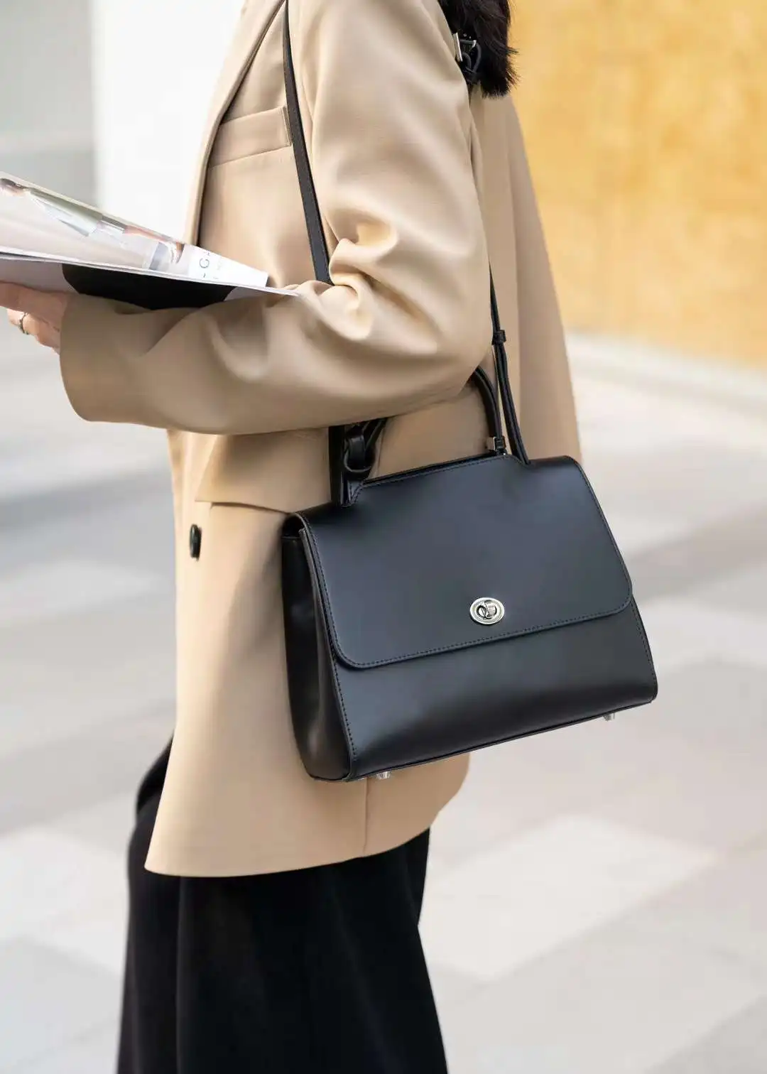 Handbag Single Shoulder Crossbody Bag Split Flap Versatile Commuter Bag (Two Layer Cowhide) 5057
Handbag Single Shoulder Crossbody Bag Split Flap Versatile Commuter Bag (Two Layer Cowhide) 5057