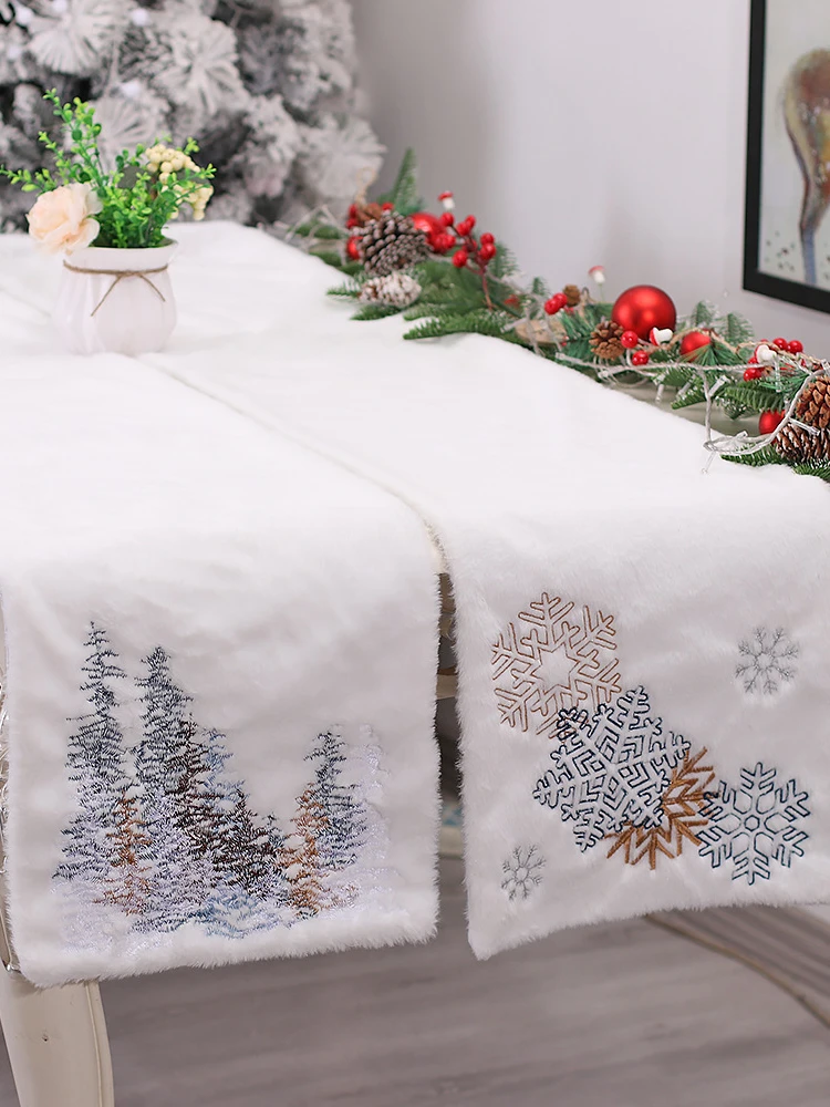 Christmas Decorations White Plush Embroidered Snowflakes Christmas Tree Table Runners Home Decoration Home Decoration Props
Christmas Decorations White Plush Embroidered Snowflakes Christmas Tree Table Runners Home Decoration Home Decoration Props