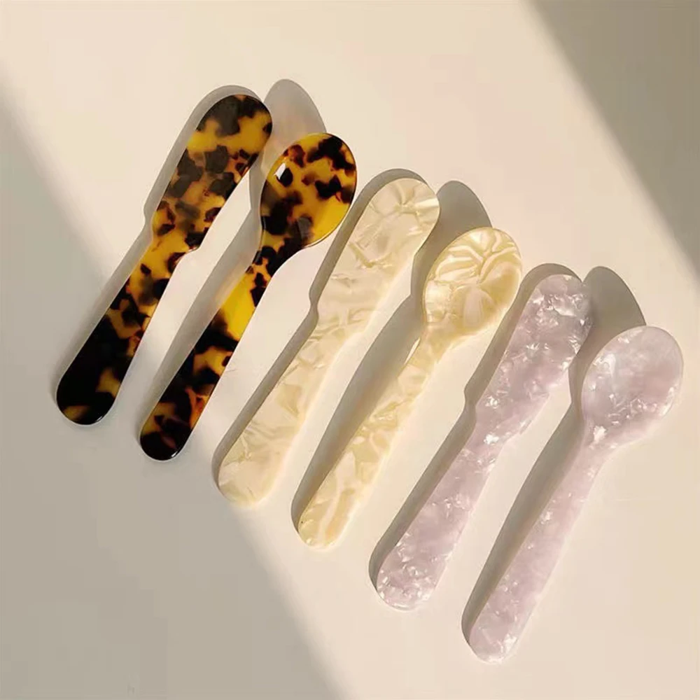 2PCS/Set Dessert Spoon And Knife INS French Style Plastic Ice Cream Salad Fruits Spoons Creative Tableware Butter Cutting Set
2PCS/Set Dessert Spoon And Knife INS French Style Plastic Ice Cream Salad Fruits Spoons Creative Tableware Butter Cutting Set