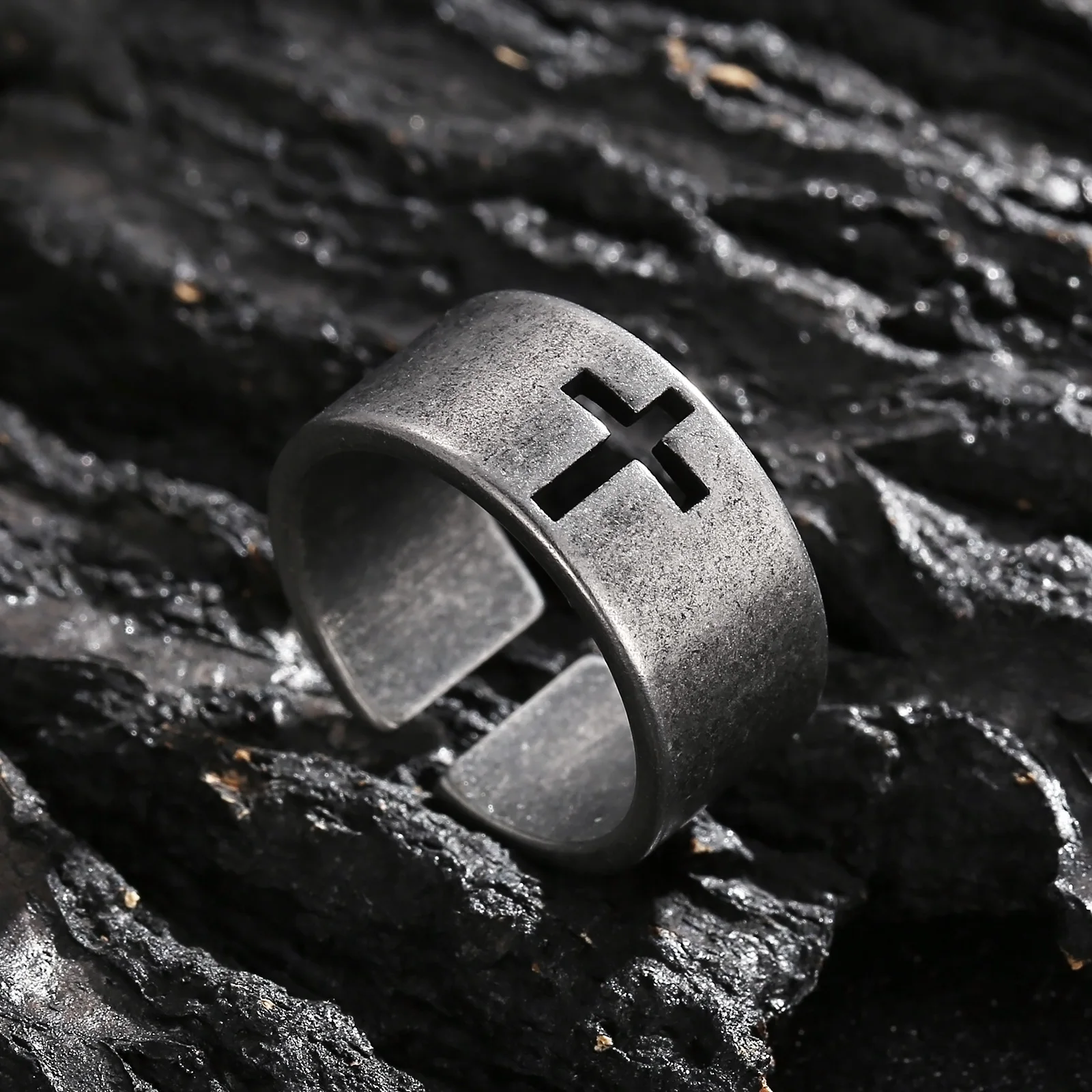 HAOYI Punk Stainless Steel Cross Ring Men's Fashion Simple Oxidised Black Open Rings Vintage Jewelry Gift
HAOYI Punk Stainless Steel Cross Ring Men's Fashion Simple Oxidised Black Open Rings Vintage Jewelry Gift