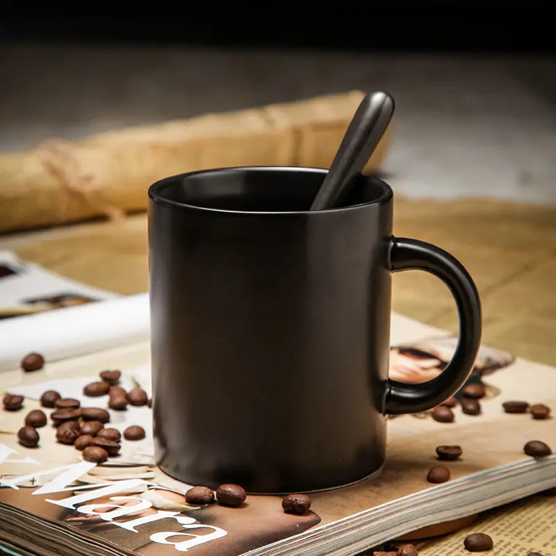 European-Style Creative Black Matte Large Capacity Mark Cup Matte Simple Coffee Cup with Spoon Lid Ceramic Water Cup
European-Style Creative Black Matte Large Capacity Mark Cup Matte Simple Coffee Cup with Spoon Lid Ceramic Water Cup