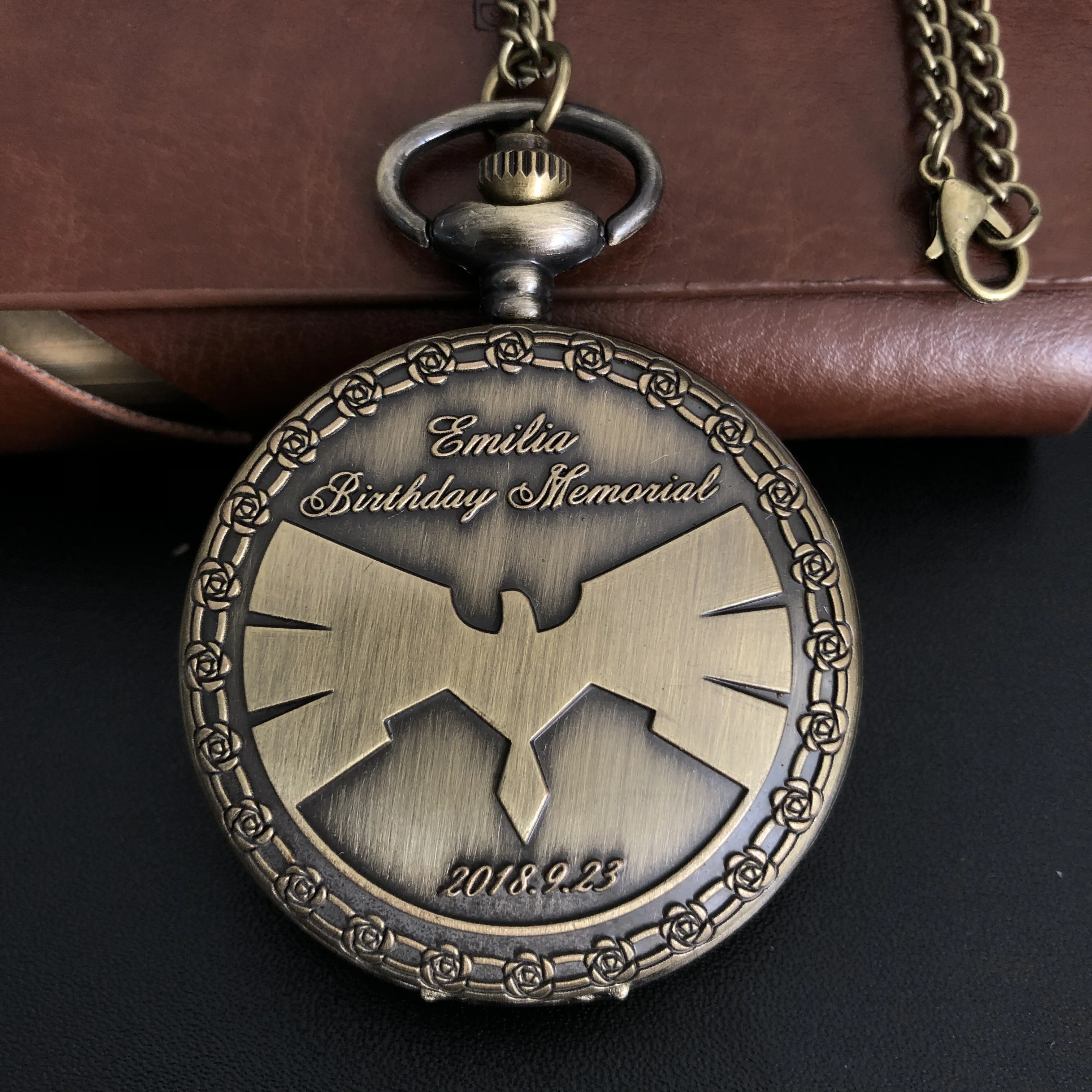 New Arrival Vintage Eagle Design Roman Numerals Quartz Pocket Watch Necklace Pendant Gifts For Man with Fob Chain
New Arrival Vintage Eagle Design Roman Numerals Quartz Pocket Watch Necklace Pendant Gifts For Man with Fob Chain