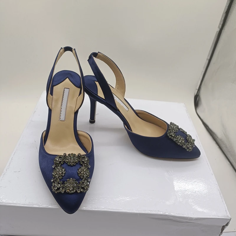 Women's Sandals 23 Spring/Summer New Satin Rhinestone Square Buckle Pointed High Heels Fashion Banquet Headed Back Empty Sandals
Women's Sandals 23 Spring/Summer New Satin Rhinestone Square Buckle Pointed High Heels Fashion Banquet Headed Back Empty Sandals