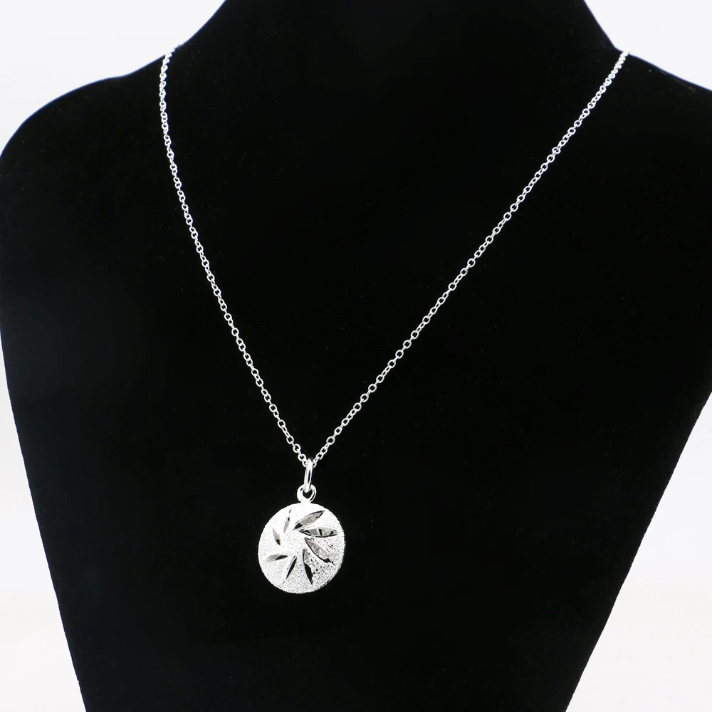 Женский чокер из серебра 100% пробы, с подвеской в виде ветряной мельницы
Женский чокер из серебра 100% пробы, с подвеской в виде ветряной мельницы