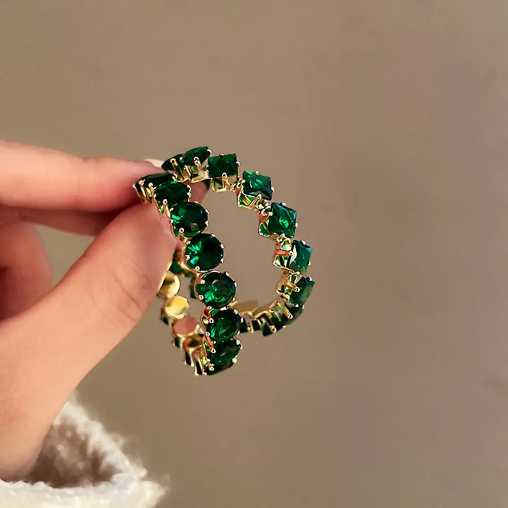 Luxury High Quality Inlay CZ Hoop Earrings Round Green Zircon Crystal Earrings for Women Engagement Party Statement Jewelry 2022
Luxury High Quality Inlay CZ Hoop Earrings Round Green Zircon Crystal Earrings for Women Engagement Party Statement Jewelry 2022
