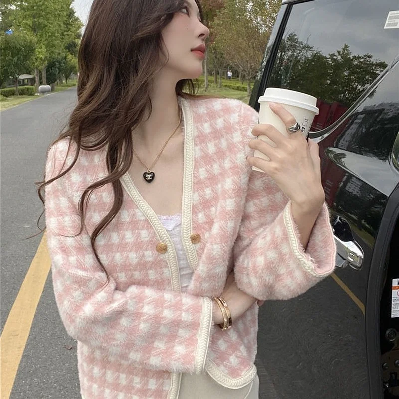 Chic Women Plaid Print Imitation Mink Knitted Cardigan Autumn Spring High Quality Lady Sweater Coat Elegant Vintage Jacket E337
Chic Women Plaid Print Imitation Mink Knitted Cardigan Autumn Spring High Quality Lady Sweater Coat Elegant Vintage Jacket E337
