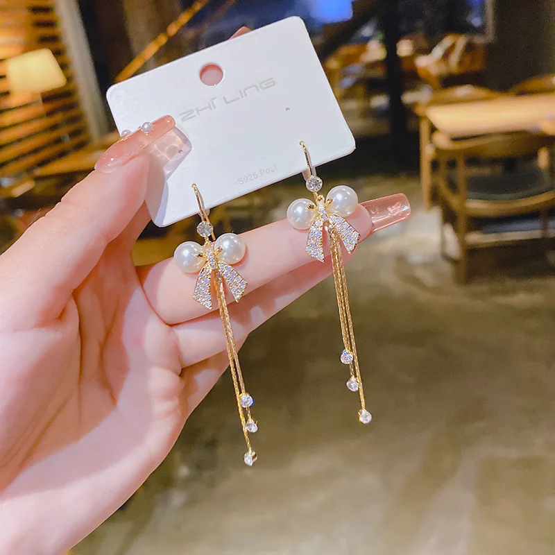 2022 New Bow Pearl Zircon Tassel Pendant Long Earrings For Women Female Exquisite Simple Sweet Korean Fashion Jewelry Gifts
2022 New Bow Pearl Zircon Tassel Pendant Long Earrings For Women Female Exquisite Simple Sweet Korean Fashion Jewelry Gifts
