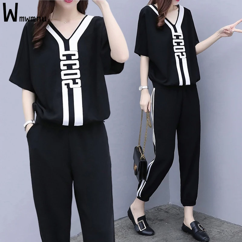 Black Edge Spliced Letter Printed Women Summer Two Piece Sets Femme V Neck Short Sleeve Tops and Capris Jogger Pants Tracksuits
Black Edge Spliced Letter Printed Women Summer Two Piece Sets Femme V Neck Short Sleeve Tops and Capris Jogger Pants Tracksuits