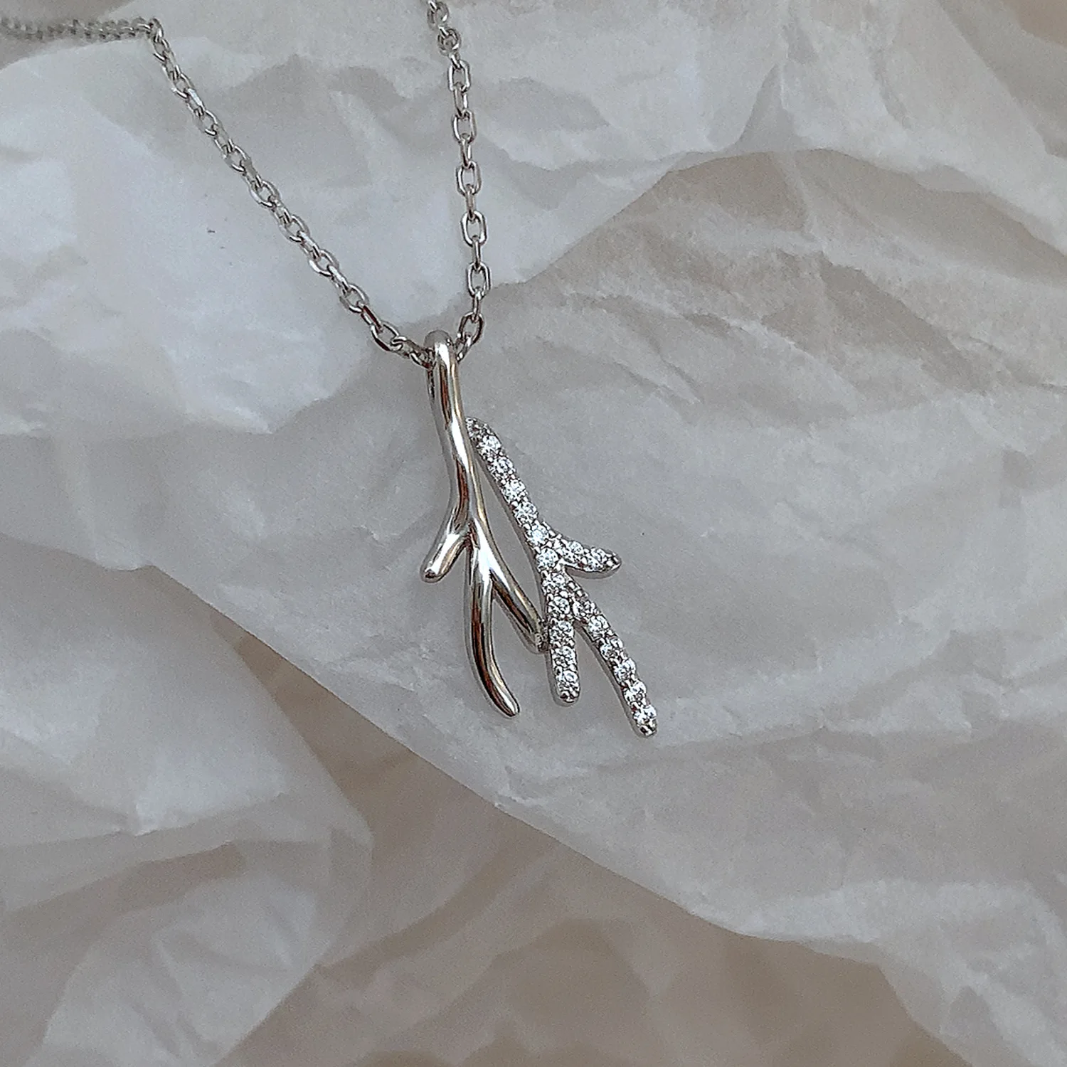 S925 Sterling Silver Branch Necklace Female Simple Niche Design Fresh and Fashionable Collarbone Chain 2022 New Trend
S925 Sterling Silver Branch Necklace Female Simple Niche Design Fresh and Fashionable Collarbone Chain 2022 New Trend