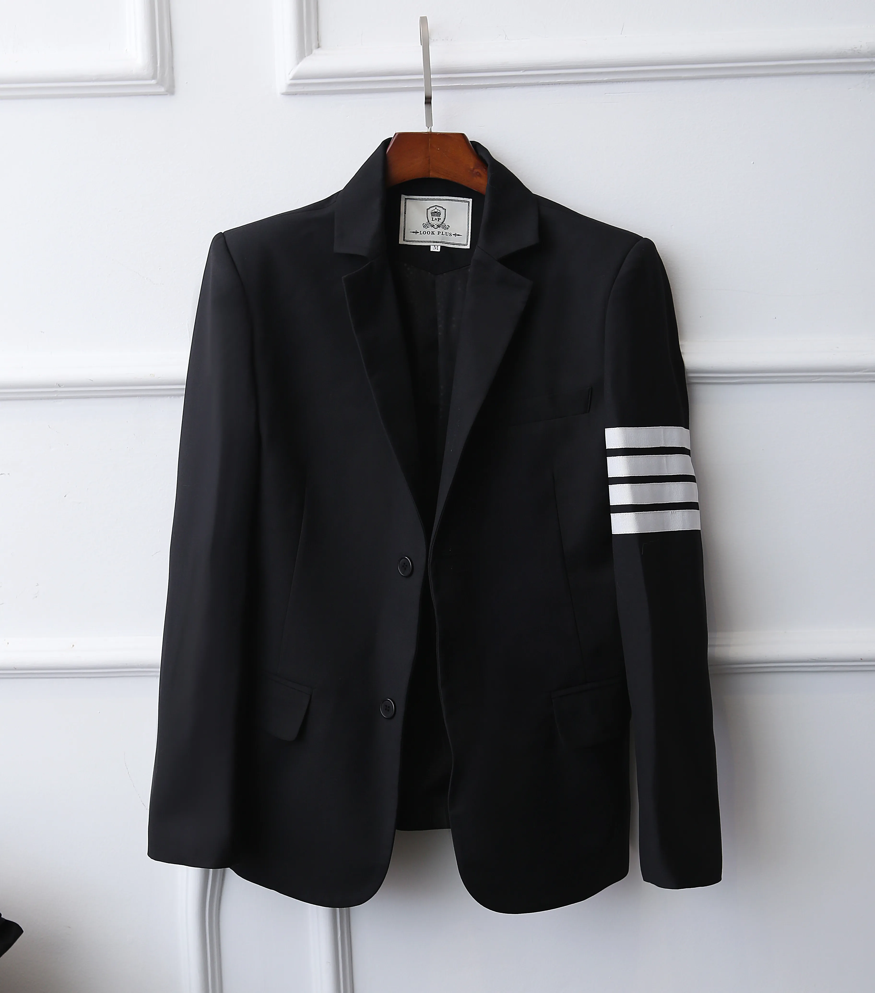 Korean Version Slim Kwon Ji Yong GD Same TB Plus-size Suit Men's Three-color Striped Four-bar Jacket
Korean Version Slim Kwon Ji Yong GD Same TB Plus-size Suit Men's Three-color Striped Four-bar Jacket