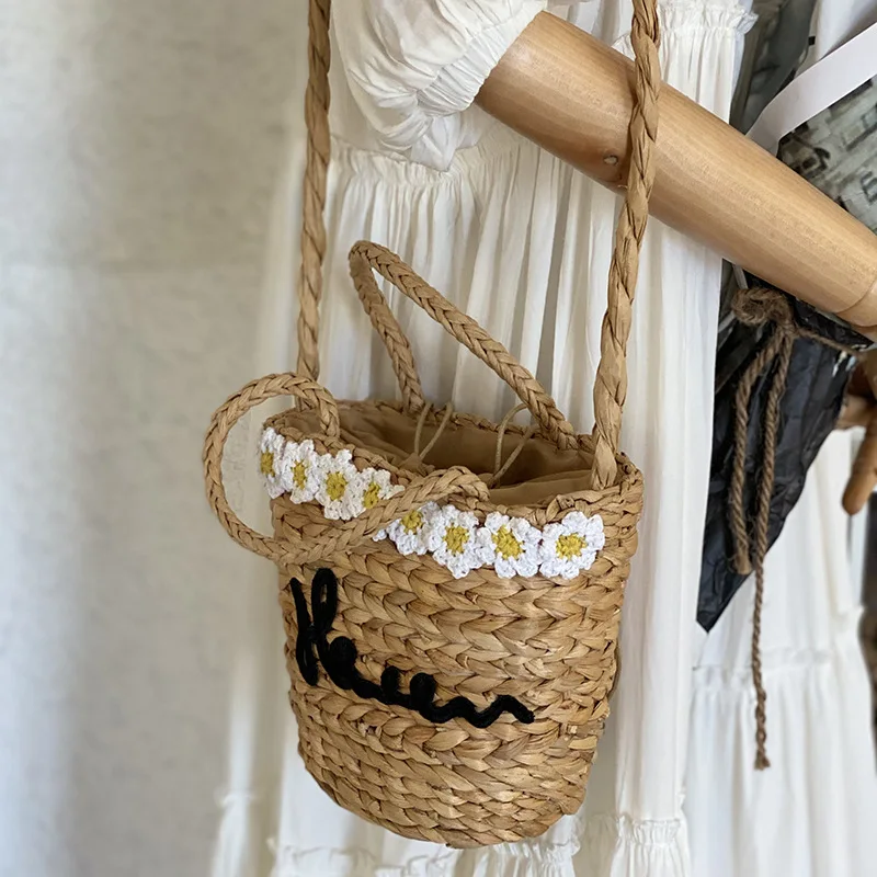 Corn skin paper rope handwoven small chrysanthemum crossbody bag handbag straw woven bag seaside holiday crossbody bag for women
Corn skin paper rope handwoven small chrysanthemum crossbody bag handbag straw woven bag seaside holiday crossbody bag for women
