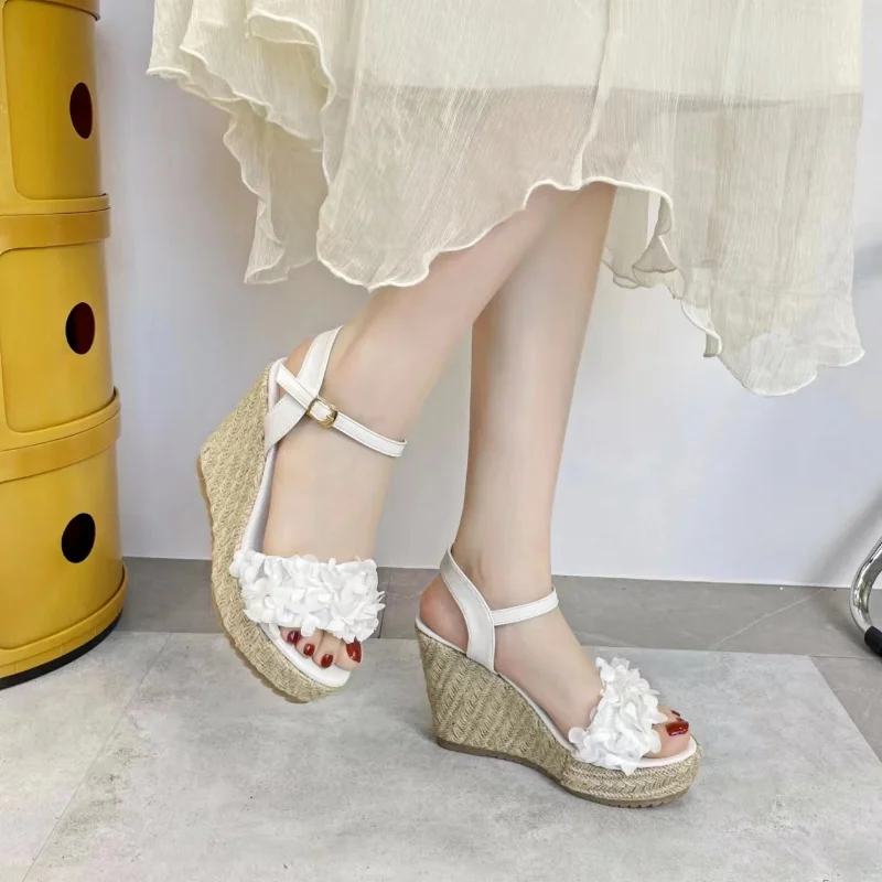 New Summer Wedge Sandals for Women 2023 Plus Size Female Shoes Outdoor Ankle Strap Flowers Peep Toe Women's Platform Sandals
New Summer Wedge Sandals for Women 2023 Plus Size Female Shoes Outdoor Ankle Strap Flowers Peep Toe Women's Platform Sandals