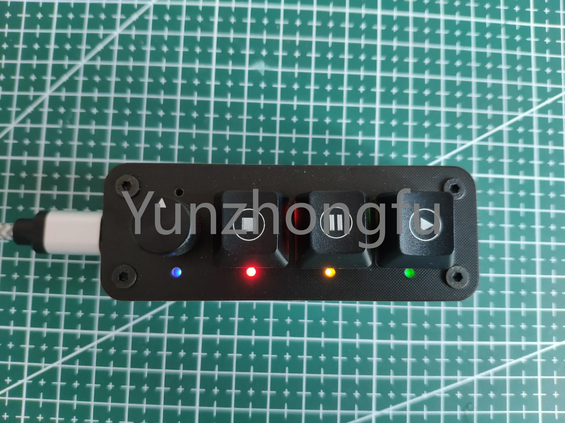 Профессиональный медиа-контроллер для воспроизведения музыки и аудио
Профессиональный медиа-контроллер для воспроизведения музыки и аудио