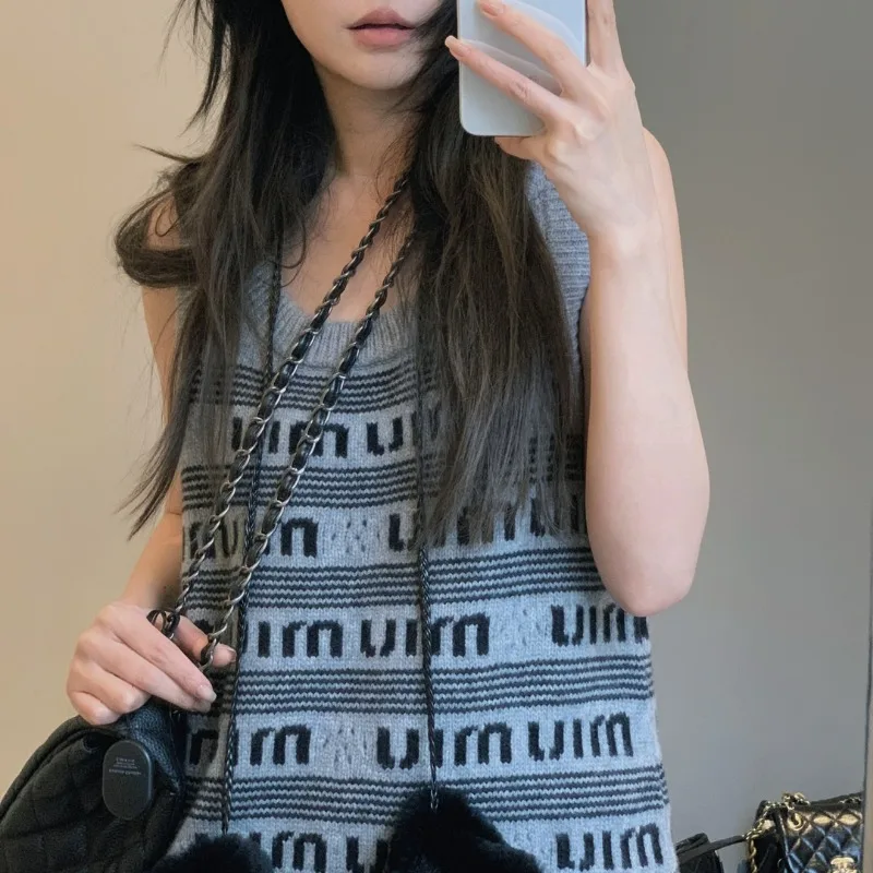 High Quality Miu Retro Style Sweetheart Tank Top Dress 23 Spring New All Over Letter Stripe Cutout Design U Neck Knit Dress
High Quality Miu Retro Style Sweetheart Tank Top Dress 23 Spring New All Over Letter Stripe Cutout Design U Neck Knit Dress